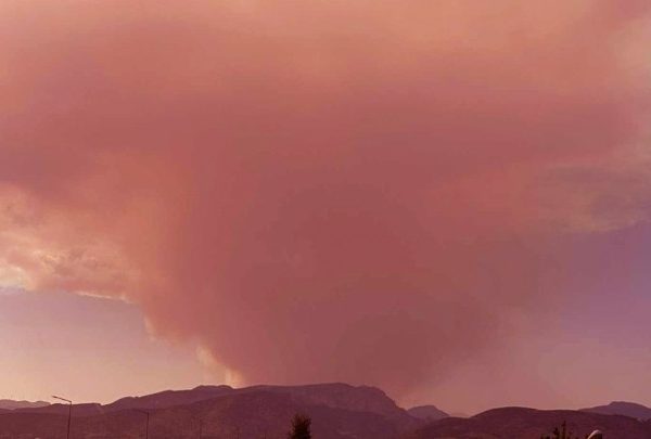 Ανεξέλεγκτη η πύρινη λαίλαπα στον Φενεό Κορινθίας