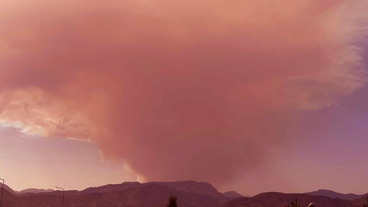 Ανεξέλεγκτη η πύρινη λαίλαπα στον Φενεό Κορινθίας