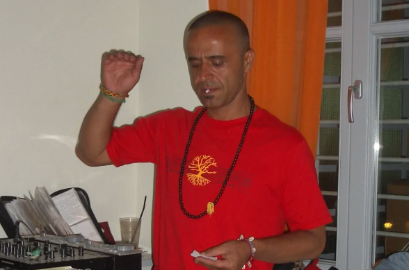 Πέθανε ο ραδιοφωνικός και μουσικός παραγωγός Γιάννης Λώλος