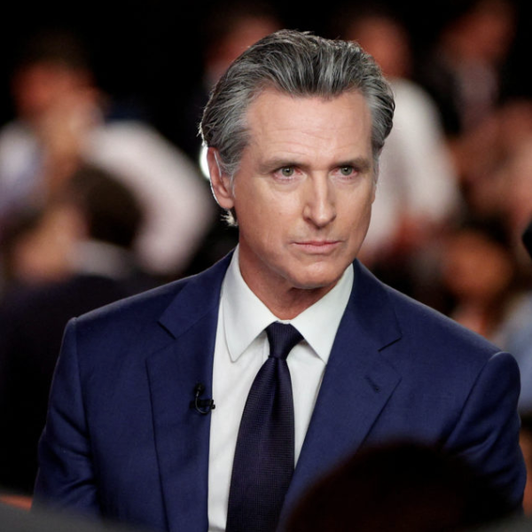 Δημοκρατικοί: Ισχυρή στήριξη για Νιούσομ έναντι της Χάρις&hellip;