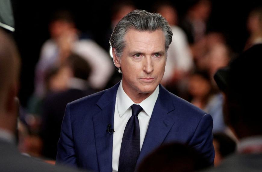 Δημοκρατικοί: Ισχυρή στήριξη για Νιούσομ έναντι της Χάρις&hellip;