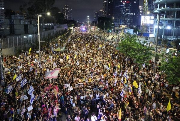 Δεκάδες χιλιάδες στους δρόμους του Τελ Αβίβ – Ζητούν τερματισμό του πολέμου&hellip;