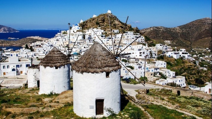 Ίος: Το Νησί των Νιωτών που Συνδυάζει Παράδοση και Ζωντάνια στα Κορυφαία…