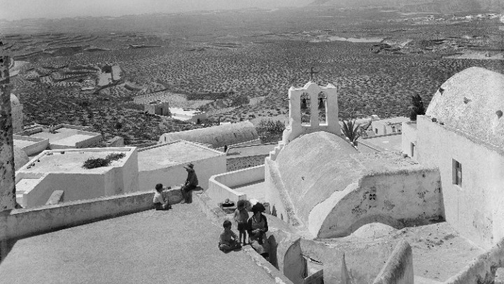 Nelly’s- Η Σαντορίνη του μεσοπολέμου – Φωτογραφική έκθεση στο Κέντρο Φωτογραφίας Καστελάνα