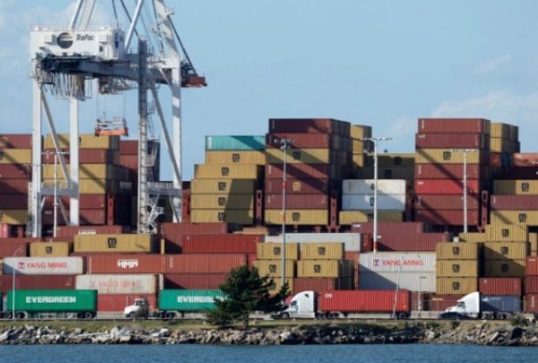 Τέλος στην αφορολόγητη είσοδο μικρών δεμάτων στις ΗΠΑ