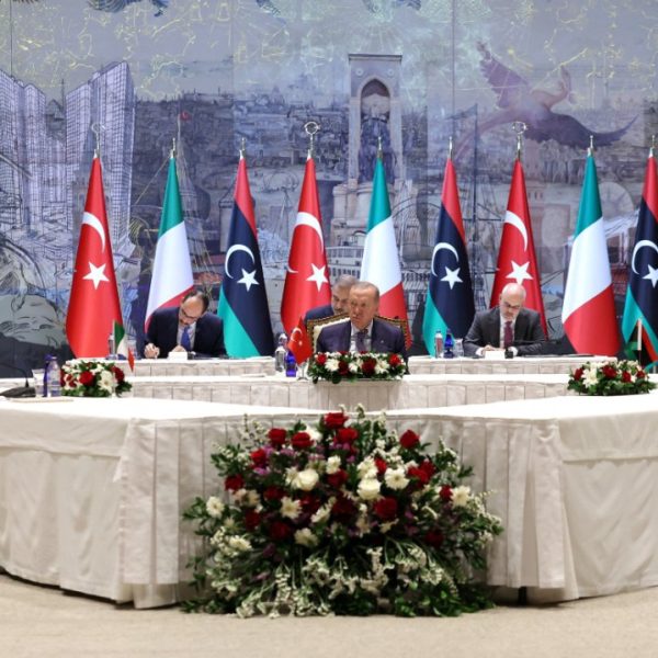 Τριμερής Τουρκίας-Ιταλίας-Λιβύης στην Κωνσταντινούπολη: Η Ελλάδα εκτός σημαντικών περιφερειακών εξελίξεων