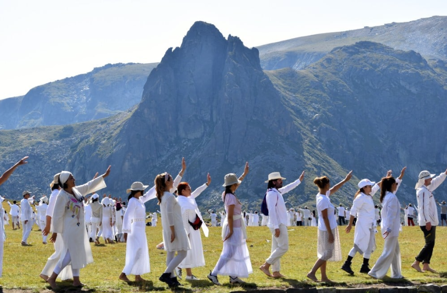 Γιορτή του «θείου νέου έτους» στη Βουλγαρία: Χορός στα βουνά με τη&hellip;
