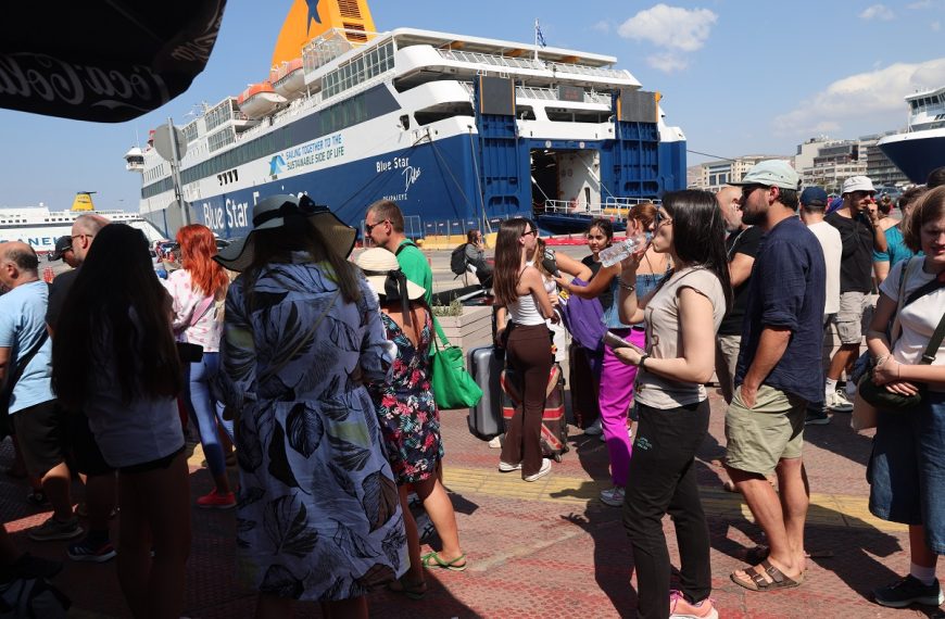 Απαγορευτικό απόπλου λόγω θυελλωδών ανέμων – Ακυρώσεις δρομολογίων και ταλαιπωρία