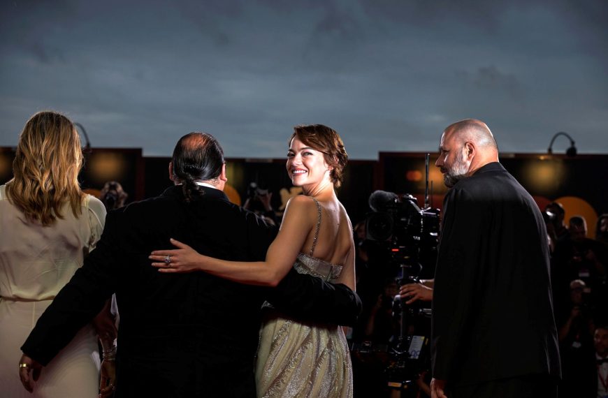 Αποθεώθηκε η «Bugonia» του Γιώργου Λάνθιμου