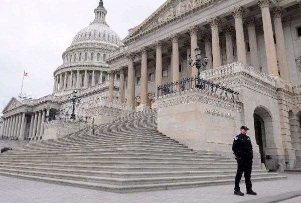 ΗΠΑ: Ένοπλοι εθνοφρουροί στην Ουάσιγκτον