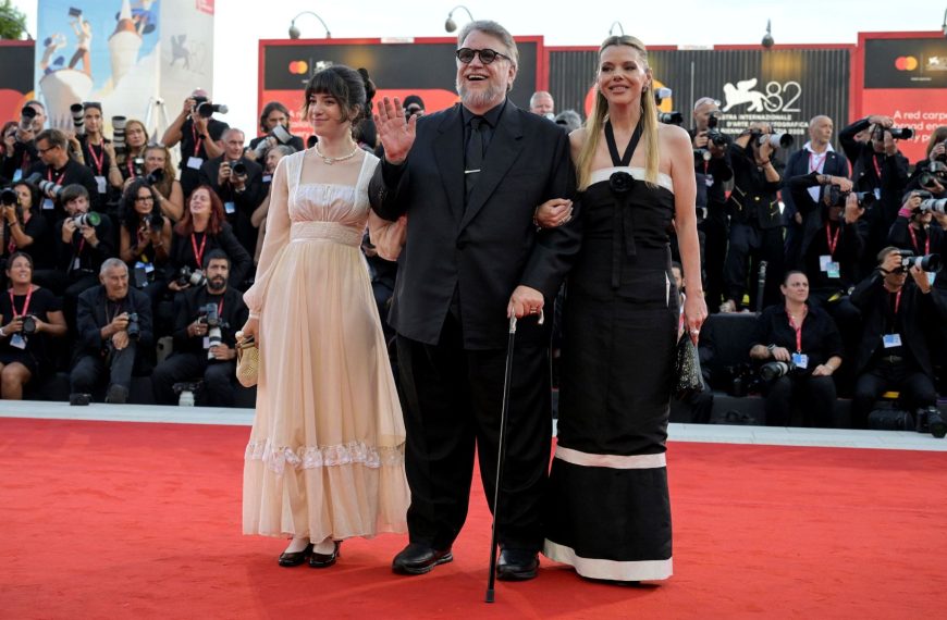 Ο «Frankenstein» του Γκιγιέρμο ντελ Τόρο αποθεώθηκε στη Βενετία