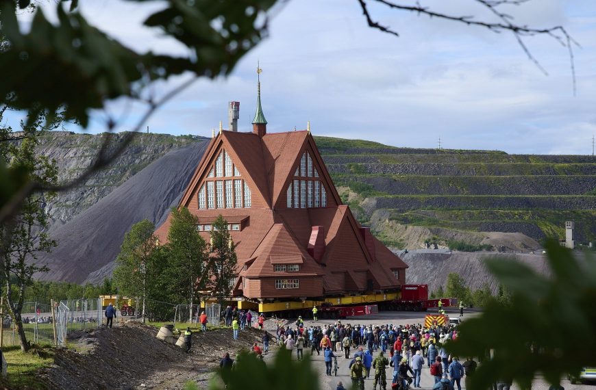Εκκλησία στη Σουηδία μεταφέρεται με ειδικό – και αργό – τρόπο, 5…