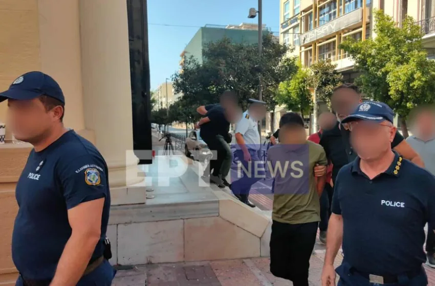 Φωτιές στην Πάτρα: Άλλαξαν τις αρχικές τους καταθέσεις οι δύο κατηγορούμενοι για εμπρησμό