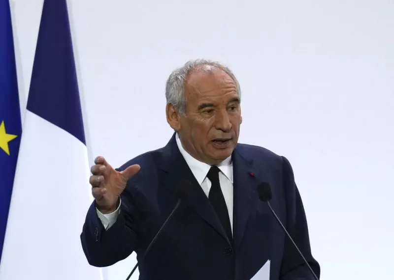 Μπαϊρού: «Δεν είναι λιτότητα, είναι αναγκαία επιβράδυνση – Μην πάθουμε ο,τι η&hellip;