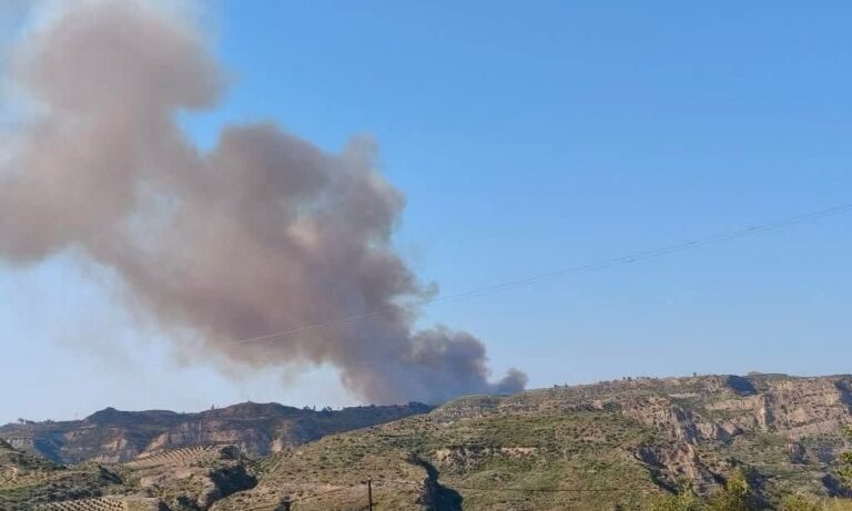 Πυρκαγιά στην Αγία Μαρίνα Παιανίας: Συναγερμός και προειδοποίηση μέσω 112