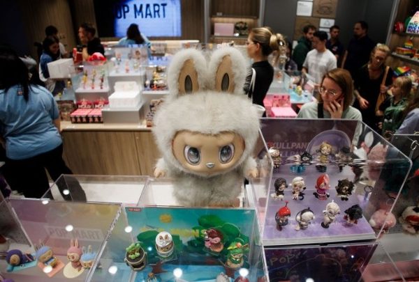 Pop Mart: Εκτόξευση εσόδων και κερδών χάρη στις κούκλες Labubu