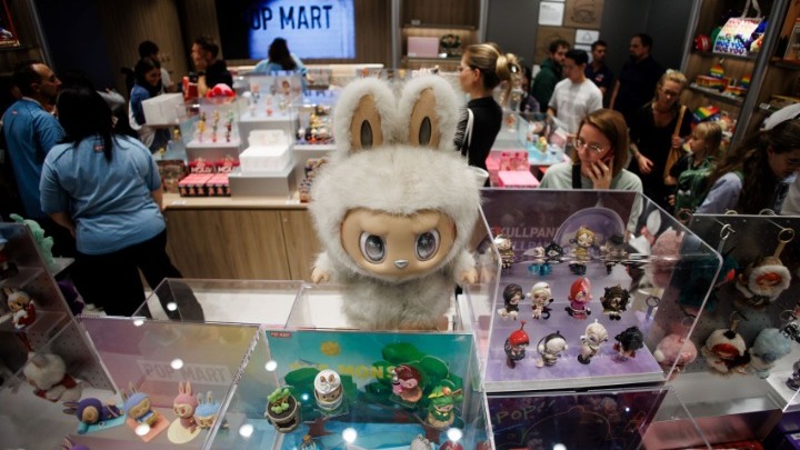 Pop Mart: Εκτόξευση εσόδων και κερδών χάρη στις κούκλες Labubu