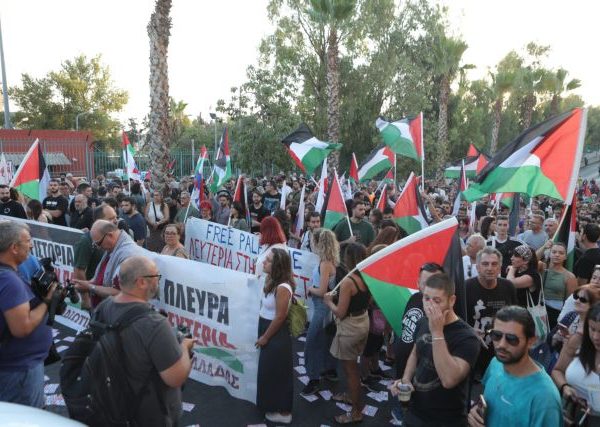 Μπλόκο στο «Crown Iris» στον Πειραιά – Διαμαρτυρία ναυτεργατών κατά&hellip;