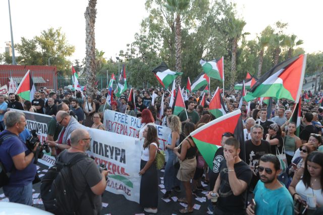 Μπλόκο στο «Crown Iris» στον Πειραιά – Διαμαρτυρία ναυτεργατών κατά της ισραηλινής στρατιωτικής…