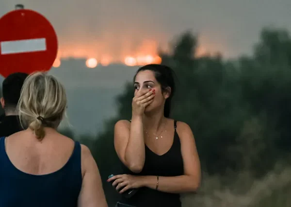 Πύρινος εφιάλτης σε όλη τη χώρα – Ανεξέλεγκτα μέτωπα σε&hellip;