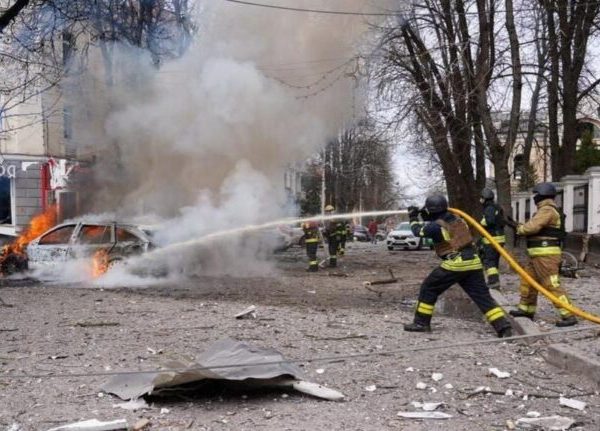 Νέο μπαράζ ρωσικών επιθέσεων στην Ουκρανία