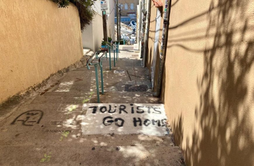 «Τουρίστα, γύρνα σπίτι σου!»