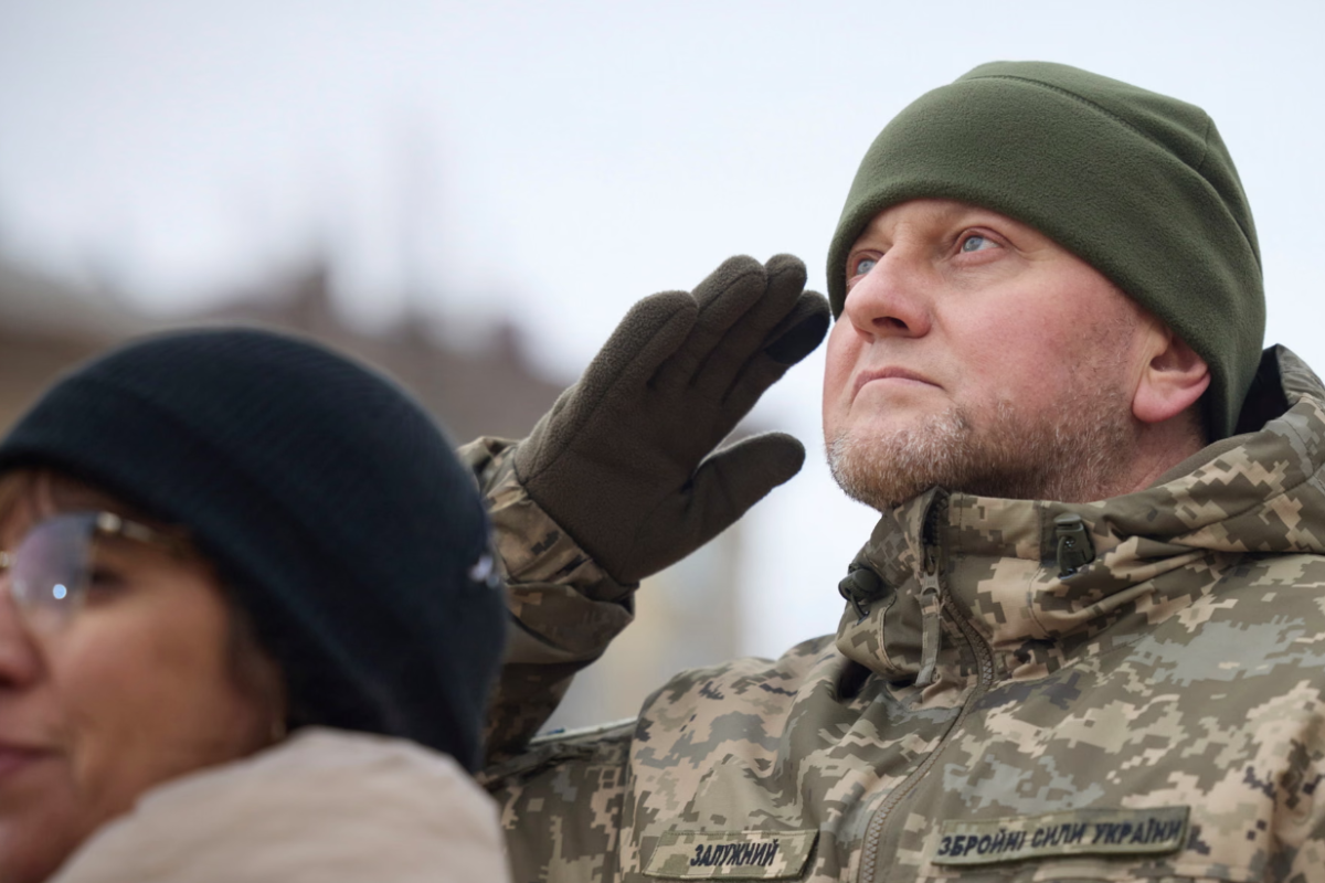 Βαλέρι Ζαλούζνι: Ο πρώην στρατηγός που όλοι πιστεύουν πως θα διαδεχθεί το Ζελένσκι