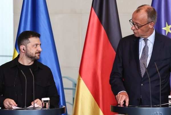 Τηλεδιάσκεψη για Ουκρανία / Ζελένσκι: «Ο Πούτιν μπλοφάρει – Θέλει&hellip;