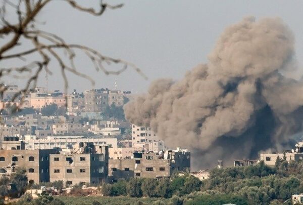 Ισραηλινός βομβαρδισμός ισοπέδωσε πολυκατοικία στη Γάζα την 700ή ημέρα του&hellip;