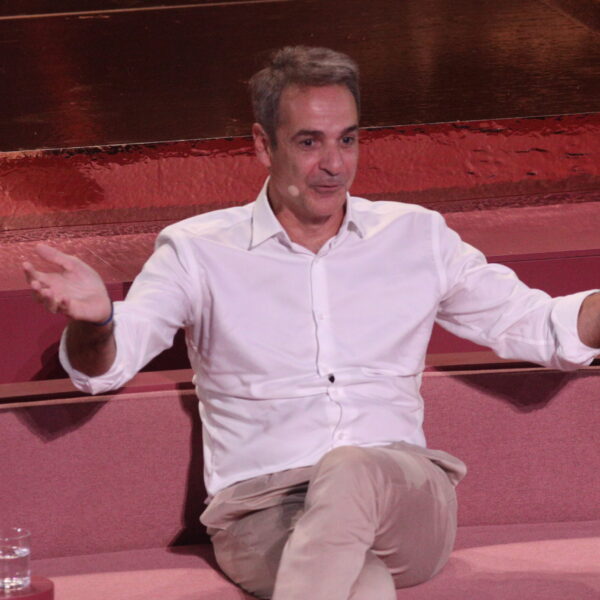 Συζήτηση του Κυρ. Μητσοτάκη με τον Ντέμη Χασάμπη στο Ηρώδειο&hellip;