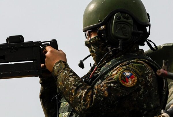 Ο Τραμπ «παγώνει» στρατιωτική βοήθεια στην Ταϊβάν εν μέσω διαπραγματεύσεων…