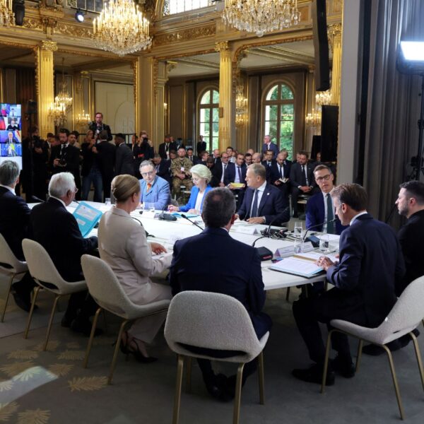 Τραμπ σε Ευρωπαίους ηγέτες: «Σταματήστε να αγοράζετε ρωσικό πετρέλαιο»