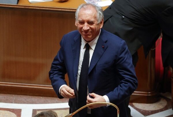 Η Γαλλία σε πολιτική δίνη: Έπεσε η κυβέρνηση&hellip;