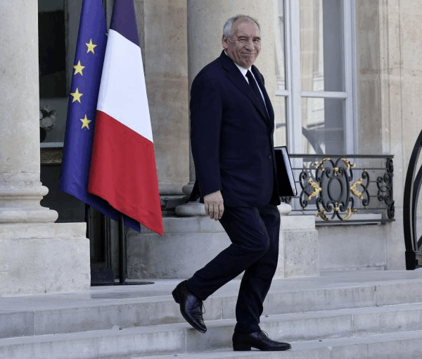 Πολιτική θύελλα στη Γαλλία: Η κυβέρνηση Μπαϊρού καταρρέει,&hellip;