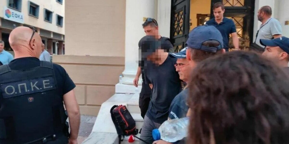 Φωτιά στην Πάτρα: Δικαιωμένοι οι δύο νεαροί εθελοντές – Κατέρρευσε το σενάριο του…