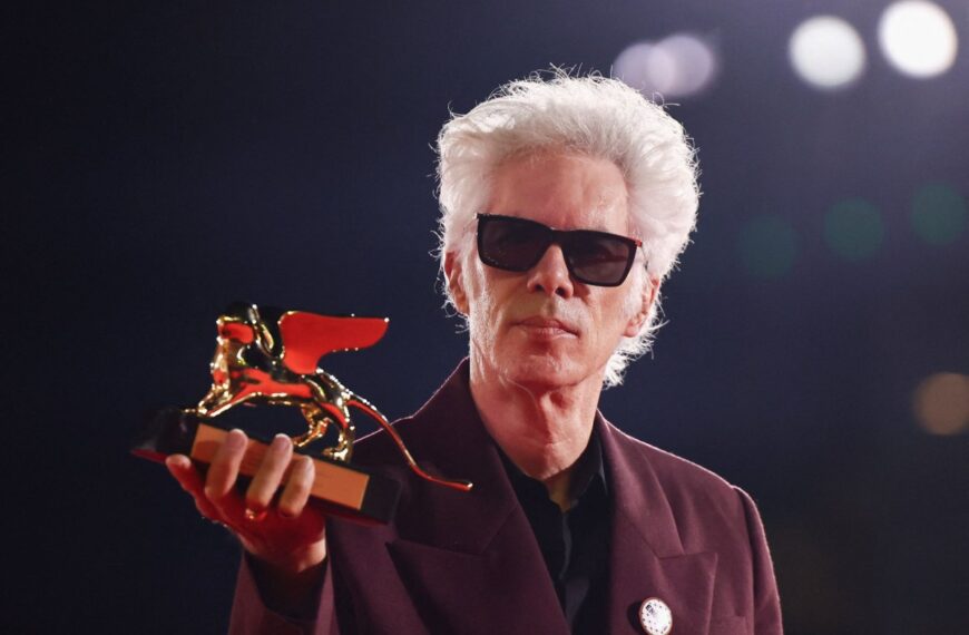 Ο Χρυσός Λέων στον Τζιμ Τζάρμους: Μια ανατροπή στο Φεστιβάλ Βενετίας