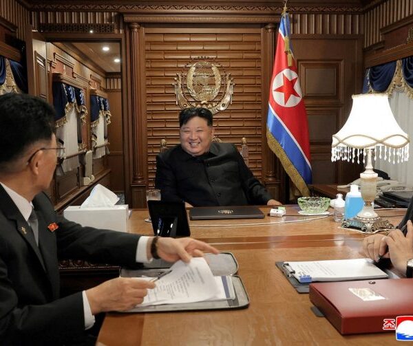 Κιμ Γιονγκ Ουν: Το πράσινο τρένο της κόκκινης εξουσίας και…