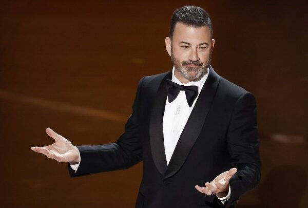 Αναστολή της εκπομπής του Τζίμι Κίμελ γιατί σχολίασε τη δολοφονία…