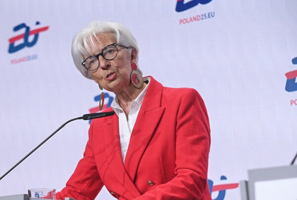 Ανάλυση / Λαγκάρντ για πολιτική αστάθεια στη Γαλλία: «Οι αγορές&hellip;