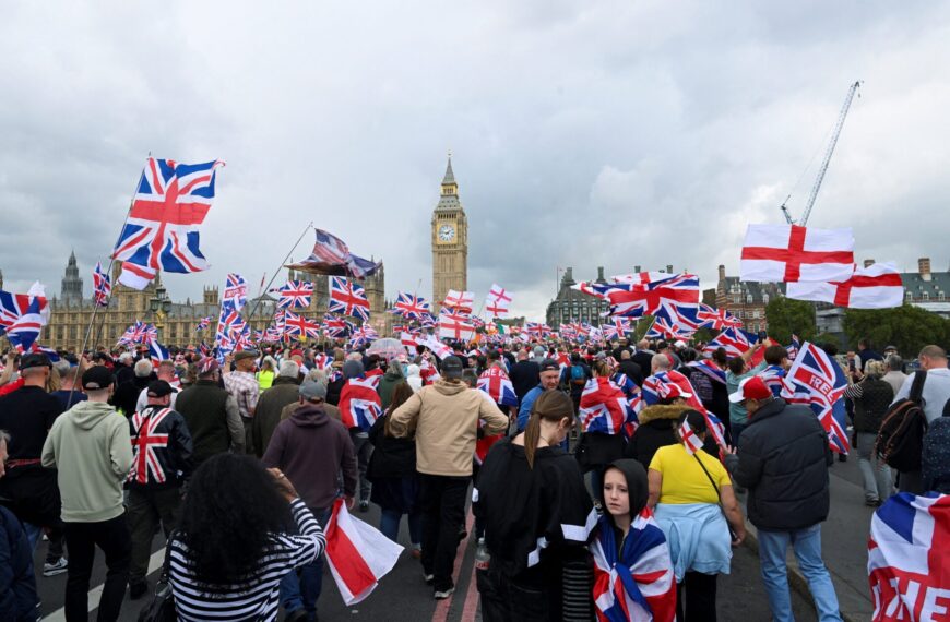 Μαζική πορεία ακροδεξιών στο Λονδίνο – Ισχυρή αντιφασιστική κινητοποίηση