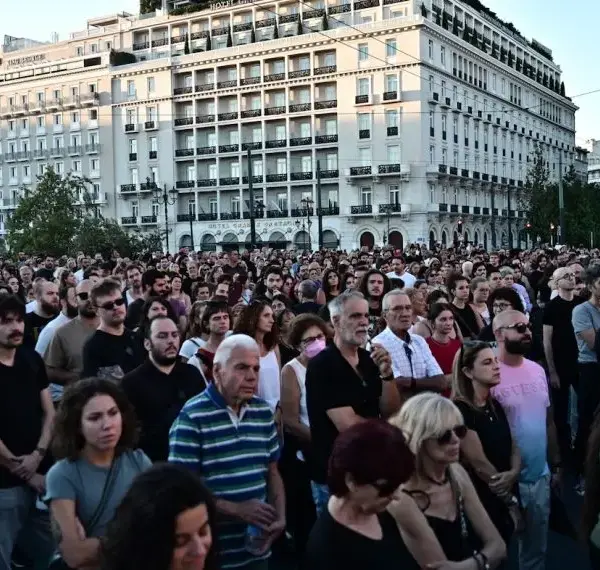 Μαζική συγκέντρωση στο Σύνταγμα για τον Πάνο Ρούτσι