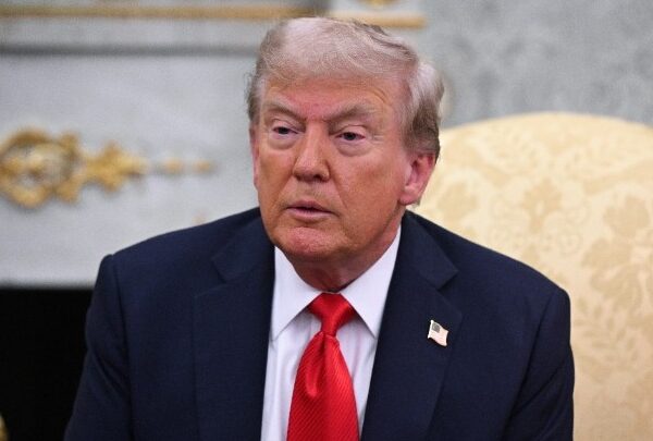 Τραμπ απειλεί με «ξήλωμα» των εμπορικών συμφωνιών για τους δασμούς…